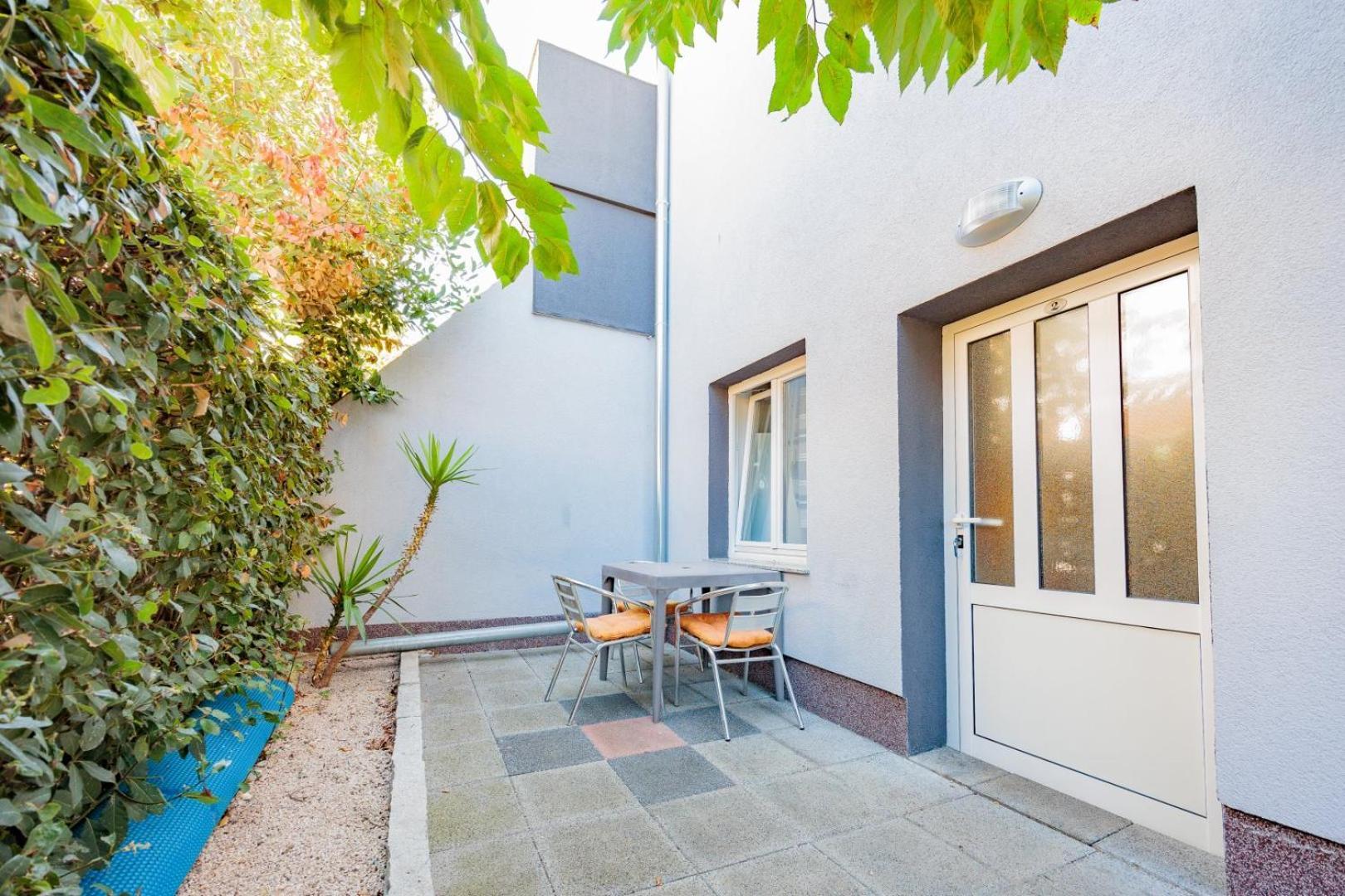Crowonder Lucky Holiday House With Pool And Patio 30 Meters From The Beach Zadar Exterior photo