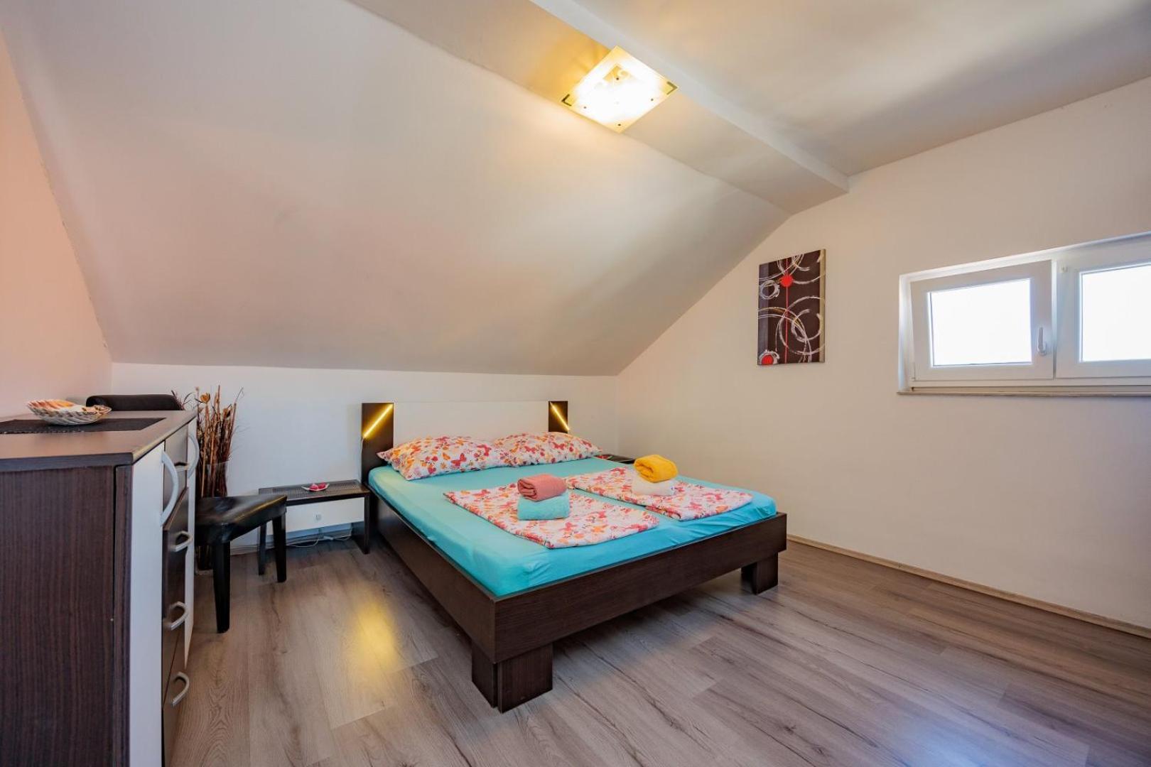 Crowonder Lucky Holiday House With Pool And Patio 30 Meters From The Beach Zadar Exterior photo