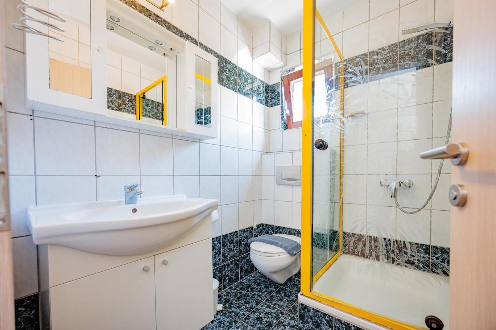 Crowonder Lucky Holiday House With Pool And Patio 30 Meters From The Beach Zadar Exterior photo