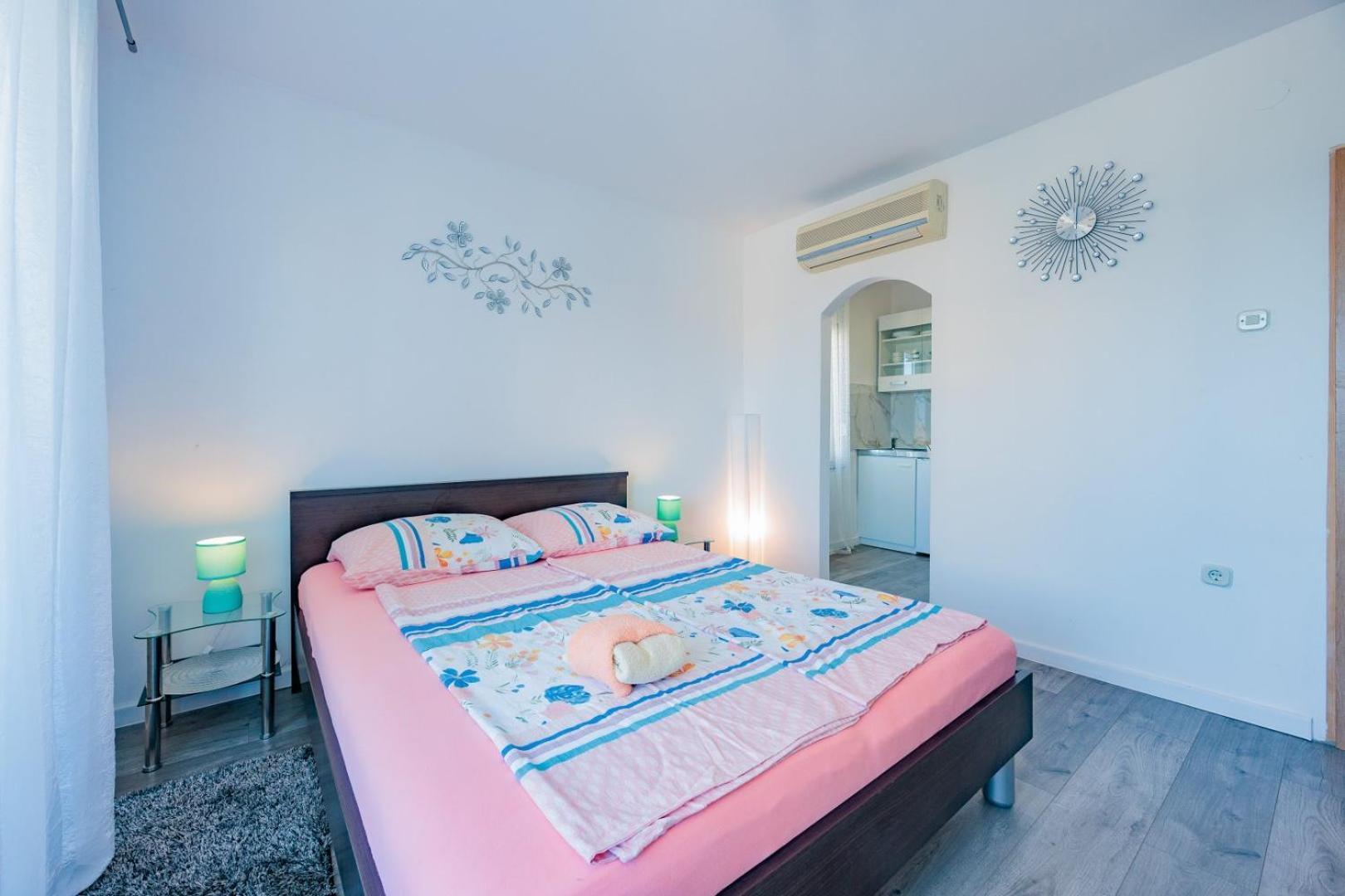Crowonder Lucky Holiday House With Pool And Patio 30 Meters From The Beach Zadar Exterior photo