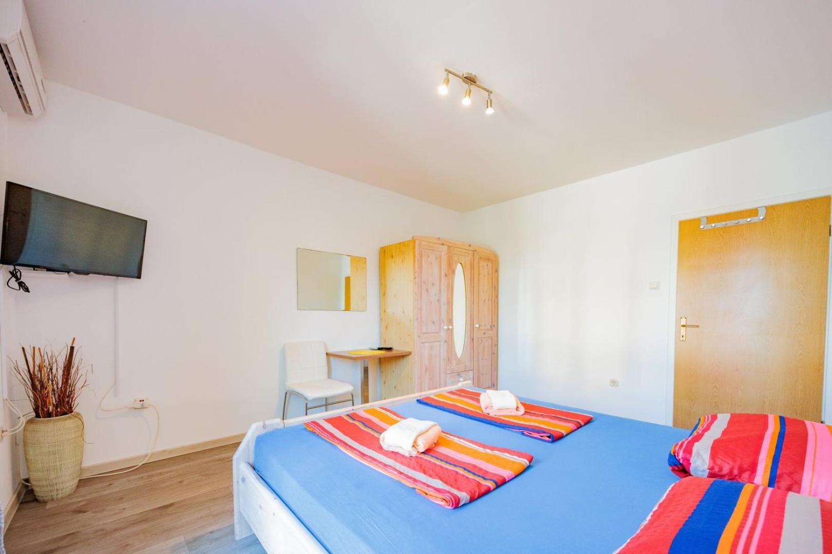 Crowonder Lucky Holiday House With Pool And Patio 30 Meters From The Beach Zadar Exterior photo