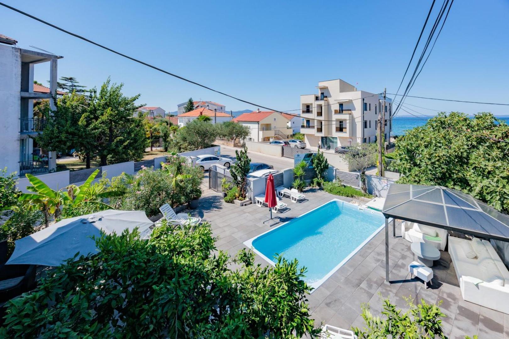 Crowonder Lucky Holiday House With Pool And Patio 30 Meters From The Beach Zadar Exterior photo